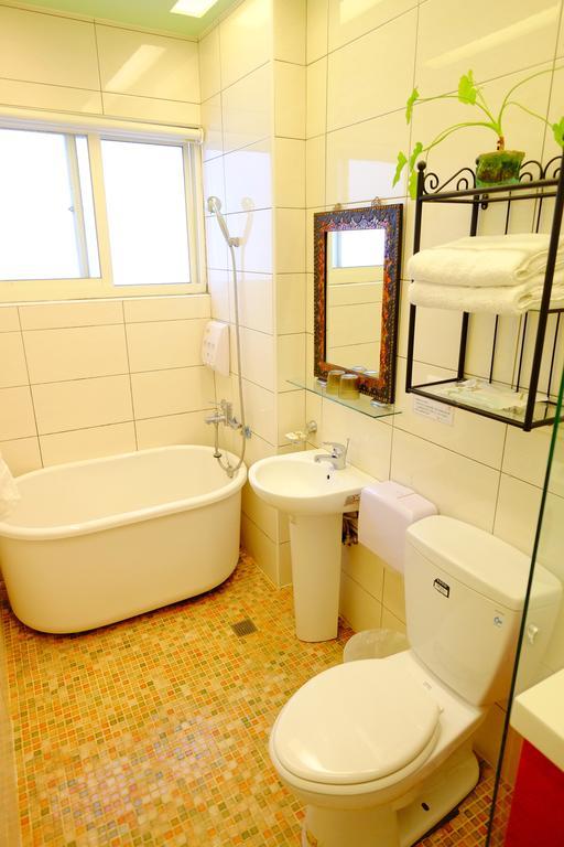 Moon House B&B เมืองฮวาเหลียน ภายนอก รูปภาพ